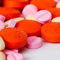 Compresse di antibiotici di diverso colore