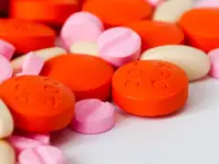 Compresse di antibiotici di diverso colore